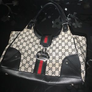 Classic Gucci design purse