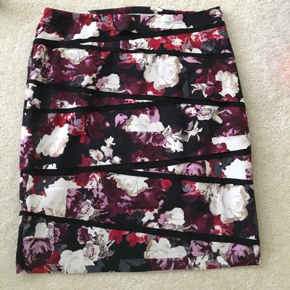 White House Black Market floral skirt - Picture 1 of 4
