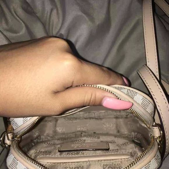 MK Crossbody - Picture 4 of 4