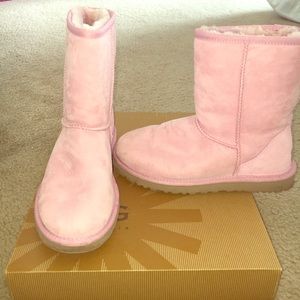 Light pink barely worn UGGS