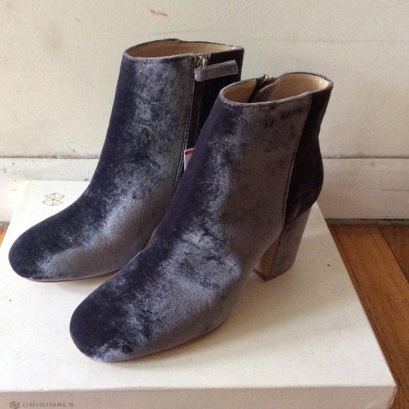 SPECIAL!! NAME YOUR PRICE! Powder Blu Velvet Boots - Picture 1 of 3