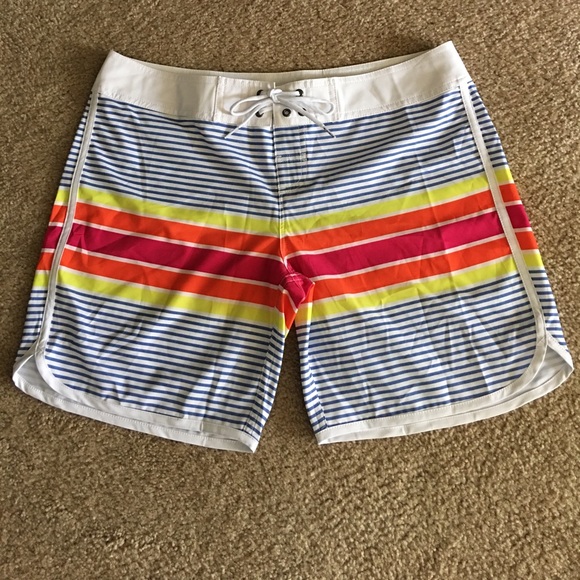 Roxy Womans Shorts - Picture 1 of 6