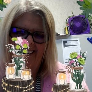 Meet your Posher, Laurie