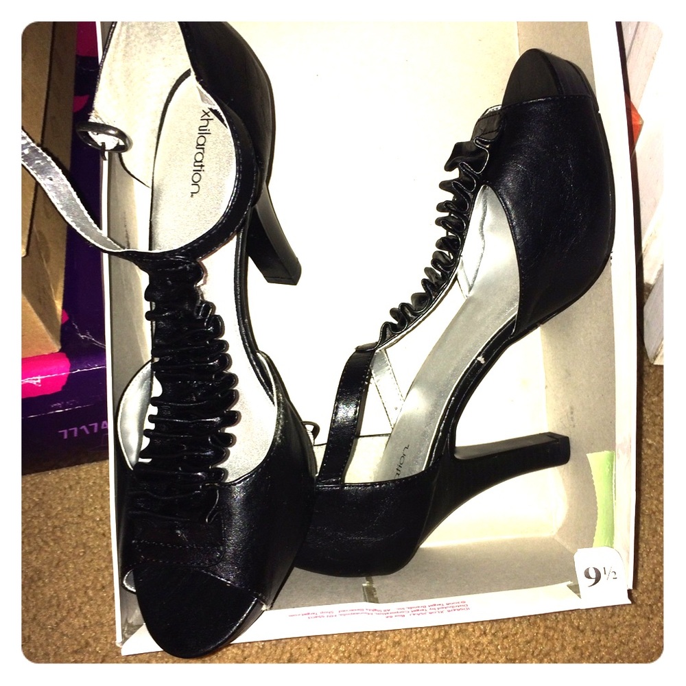 Black heel dress shoes