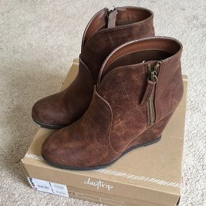 Brown daytrip booties