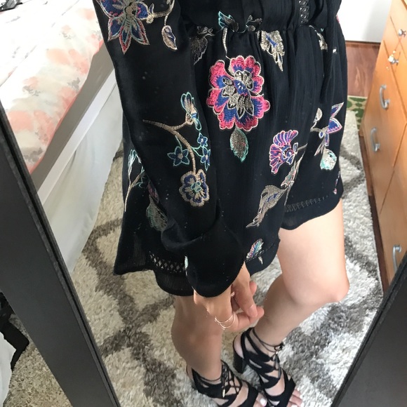 LAST 1▪️Floral Embroidered Romper - Picture 3 of 6