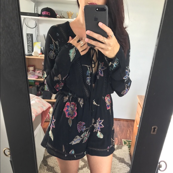 LAST 1▪️Floral Embroidered Romper - Picture 2 of 6