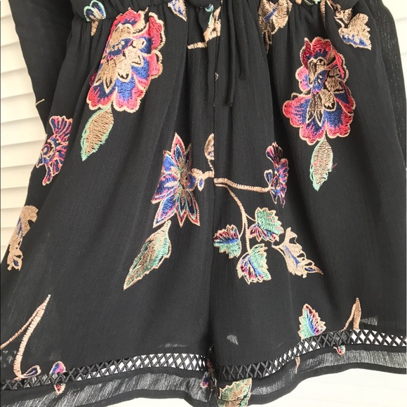 LAST 1▪️Floral Embroidered Romper - Picture 5 of 6
