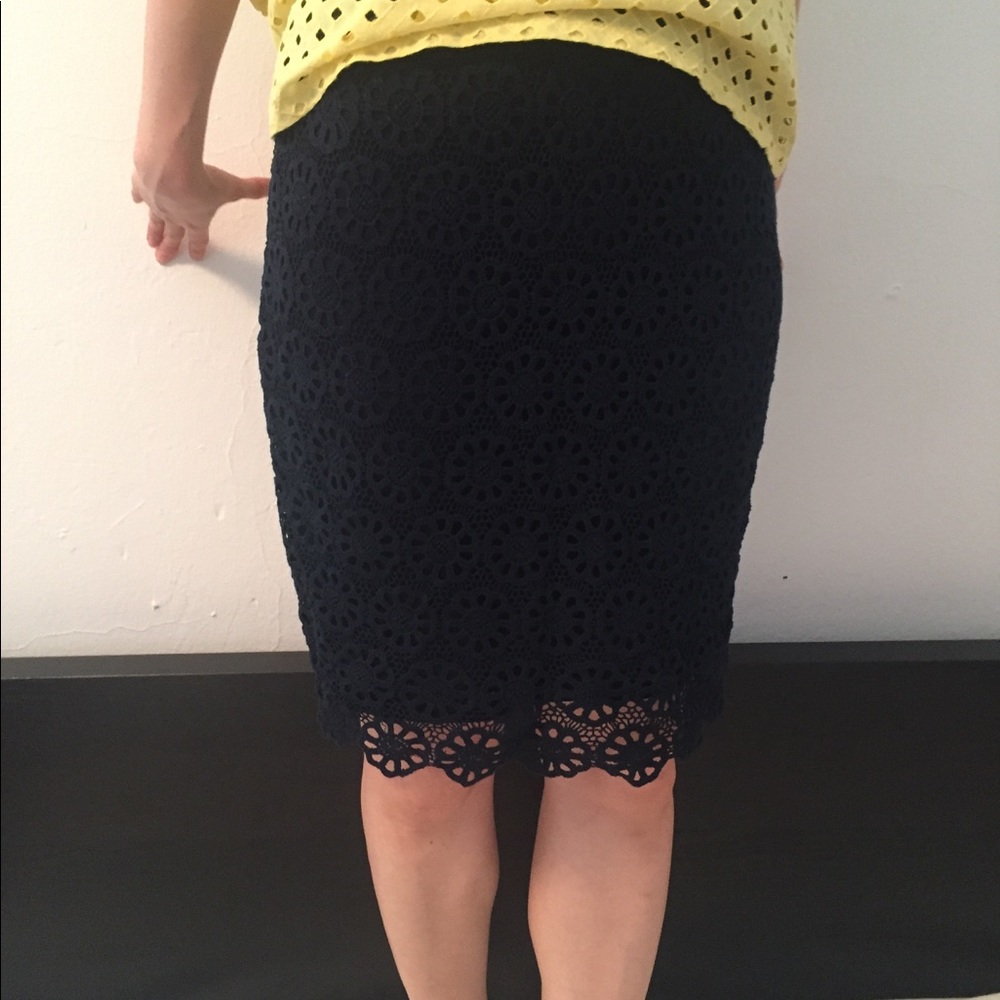 Navy color lace skirt. - Picture 2 of 6