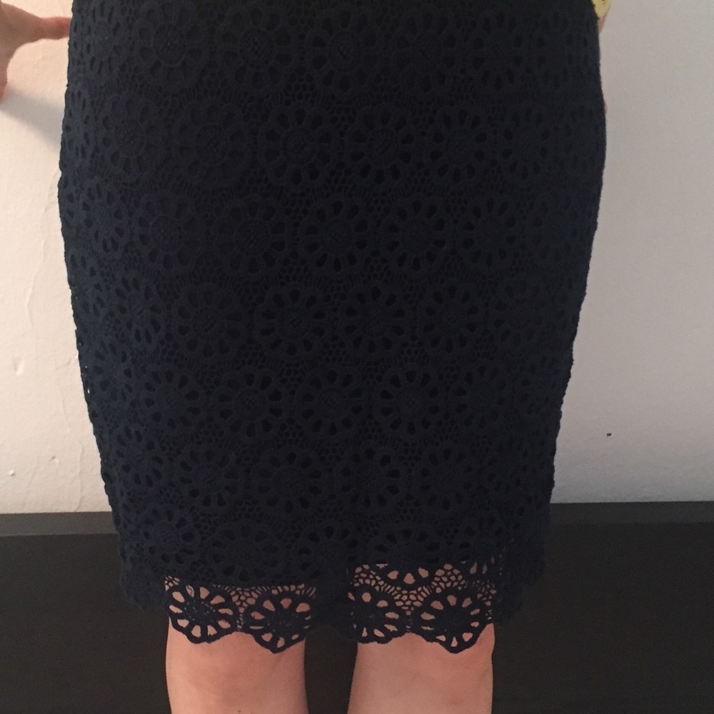 Navy color lace skirt. - Picture 3 of 6