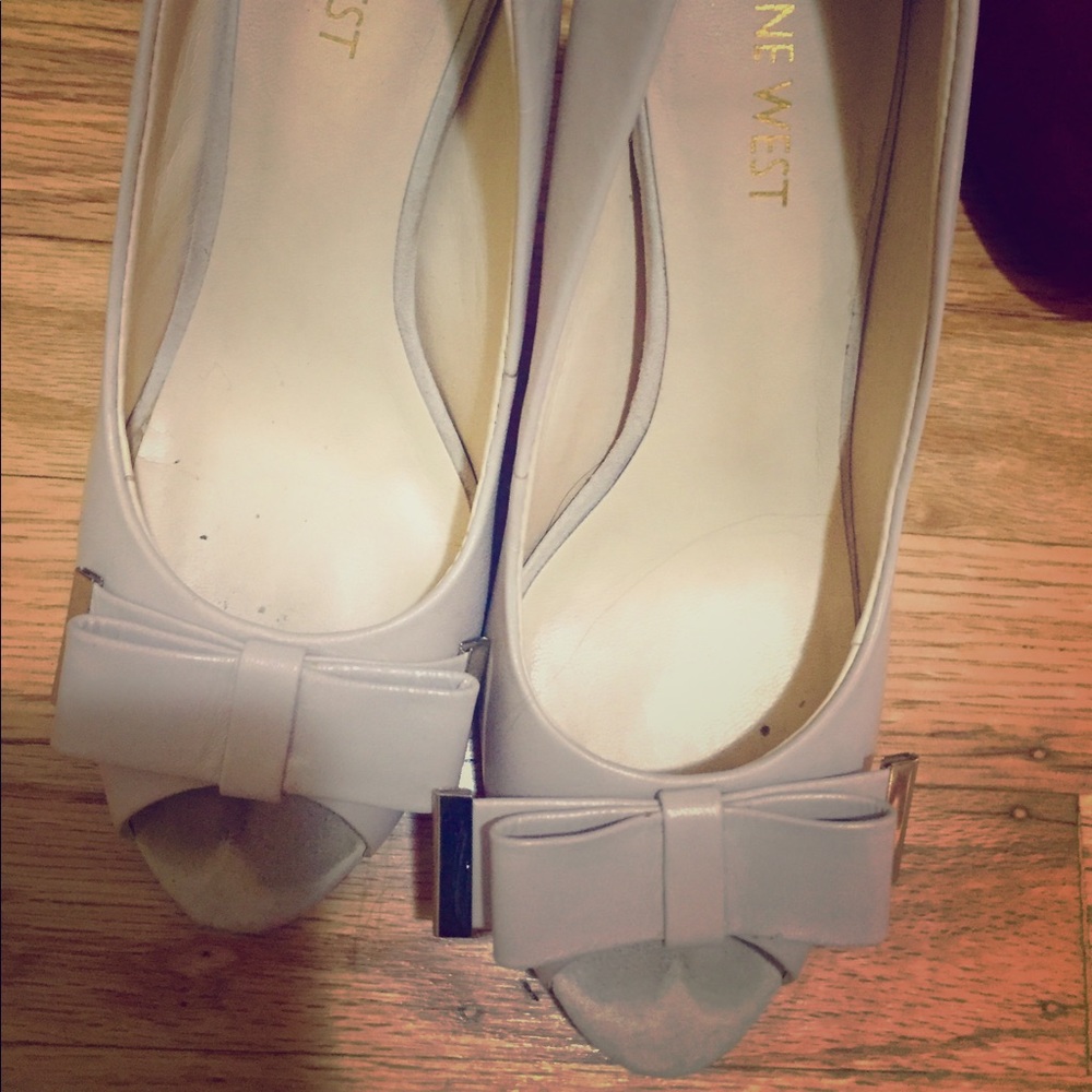 Peep toe woman heels. By Nine West.