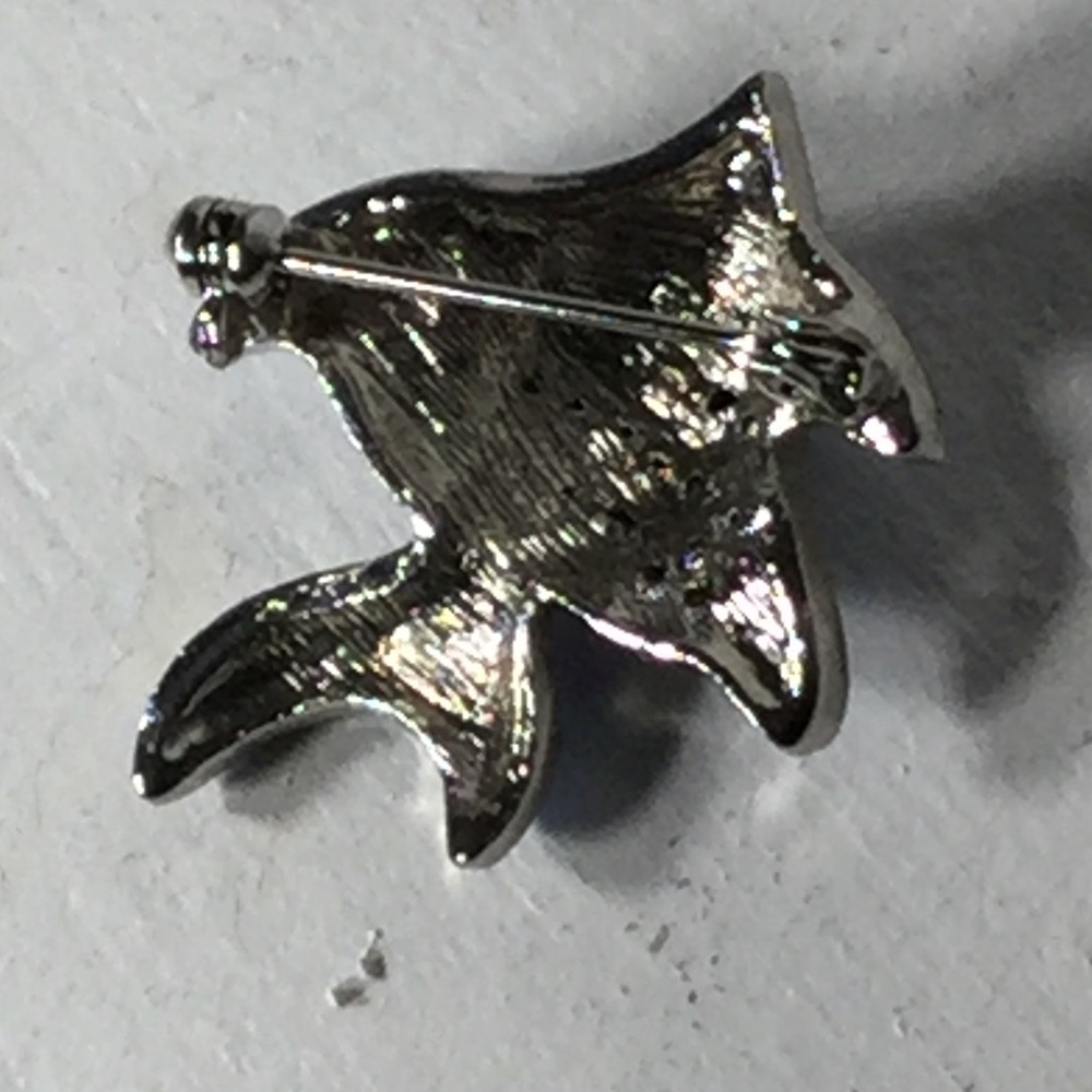 Shiny Rhinestone Fish Brooch/Pin - Picture 8 of 9