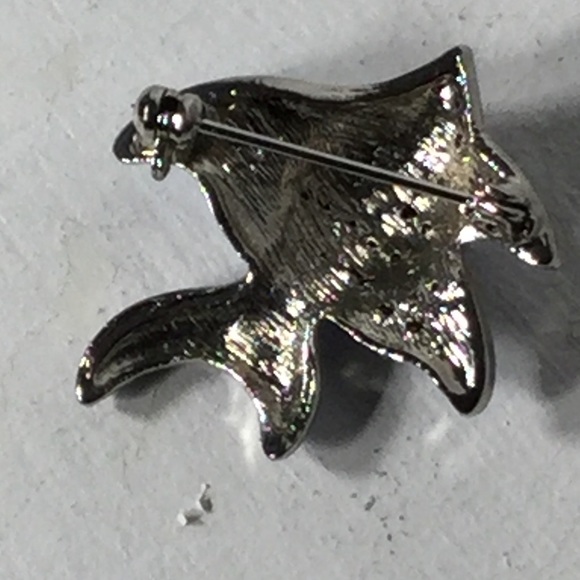 Shiny Rhinestone Fish Brooch/Pin - Picture 7 of 9