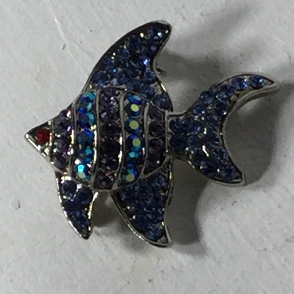 Shiny Rhinestone Fish Brooch/Pin - Picture 5 of 9