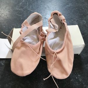 Price ✂️ NIB BLOCH ballet slippers size 7