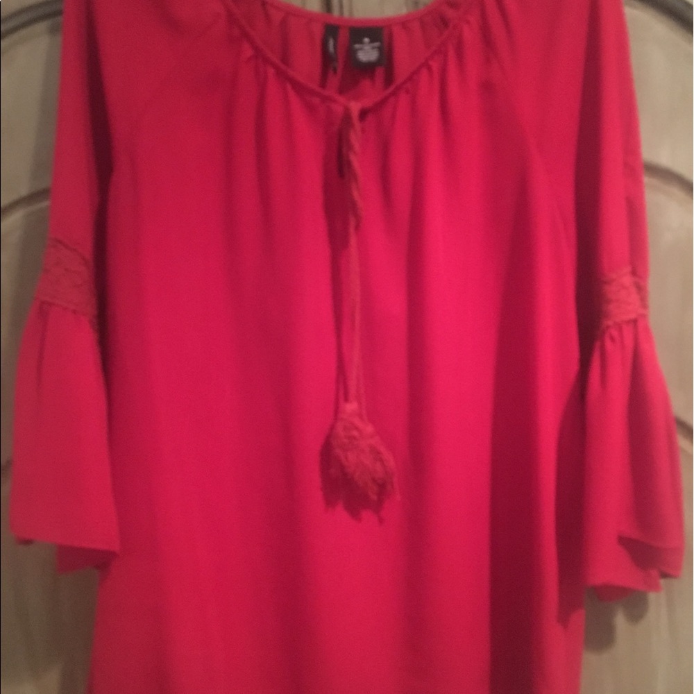 Bell sleeve blouse size Medium EUC