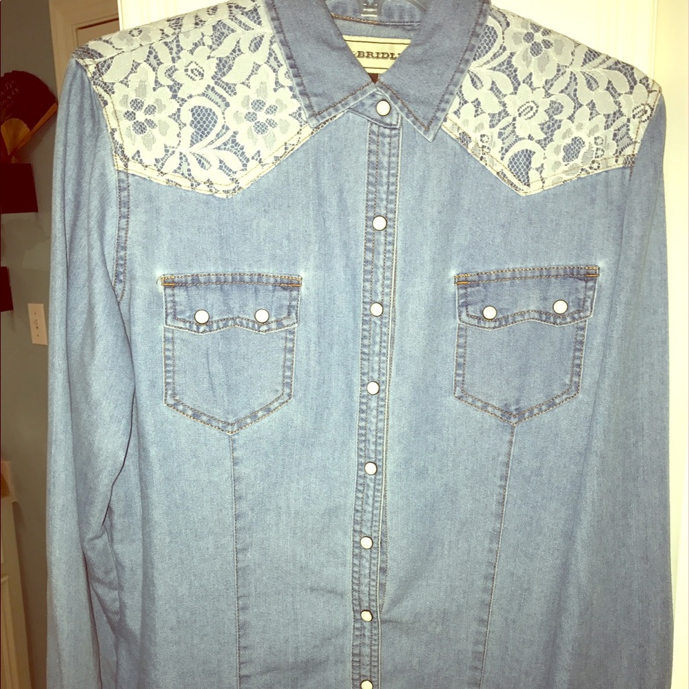 Jean button up shirts perfect for the RODEO🐂🐎