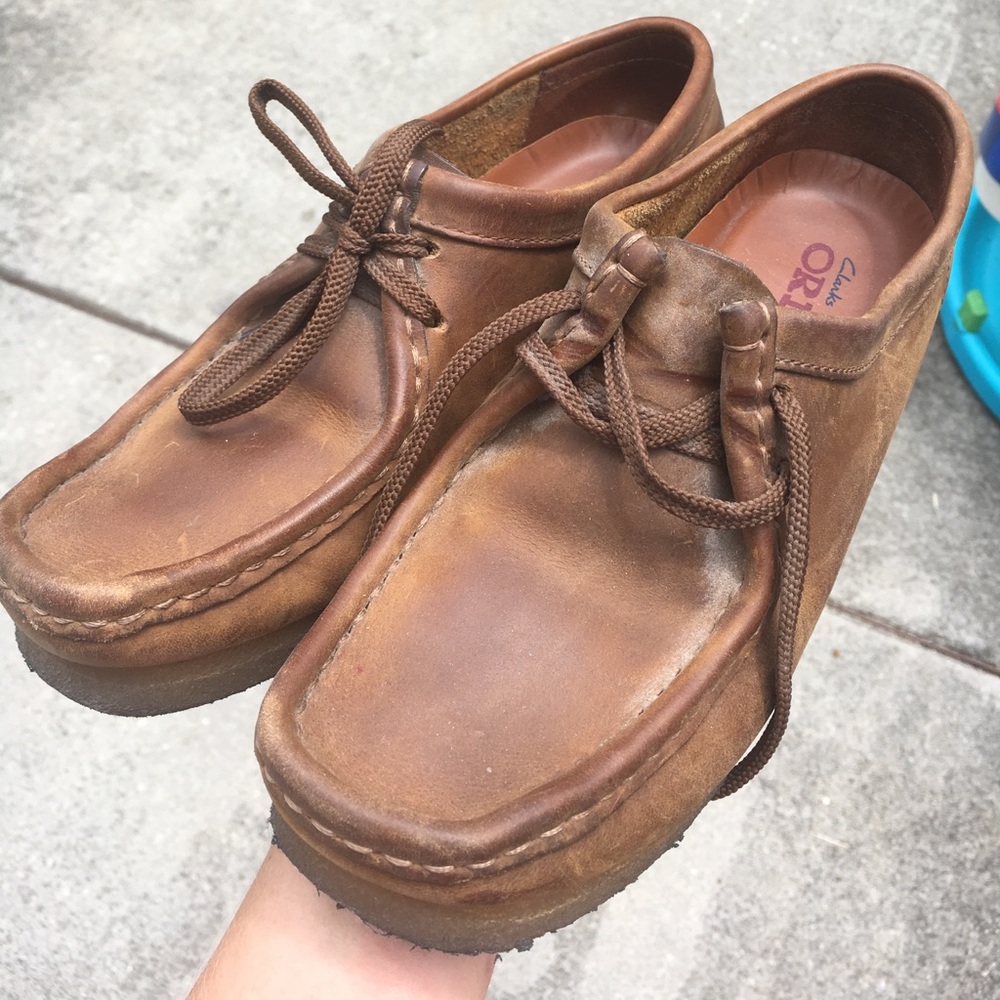Leather clarks wallabees