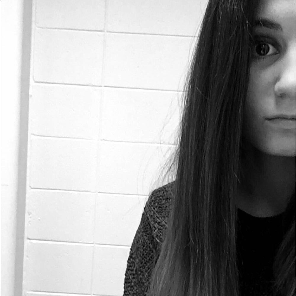 Meet your Posher, Anika