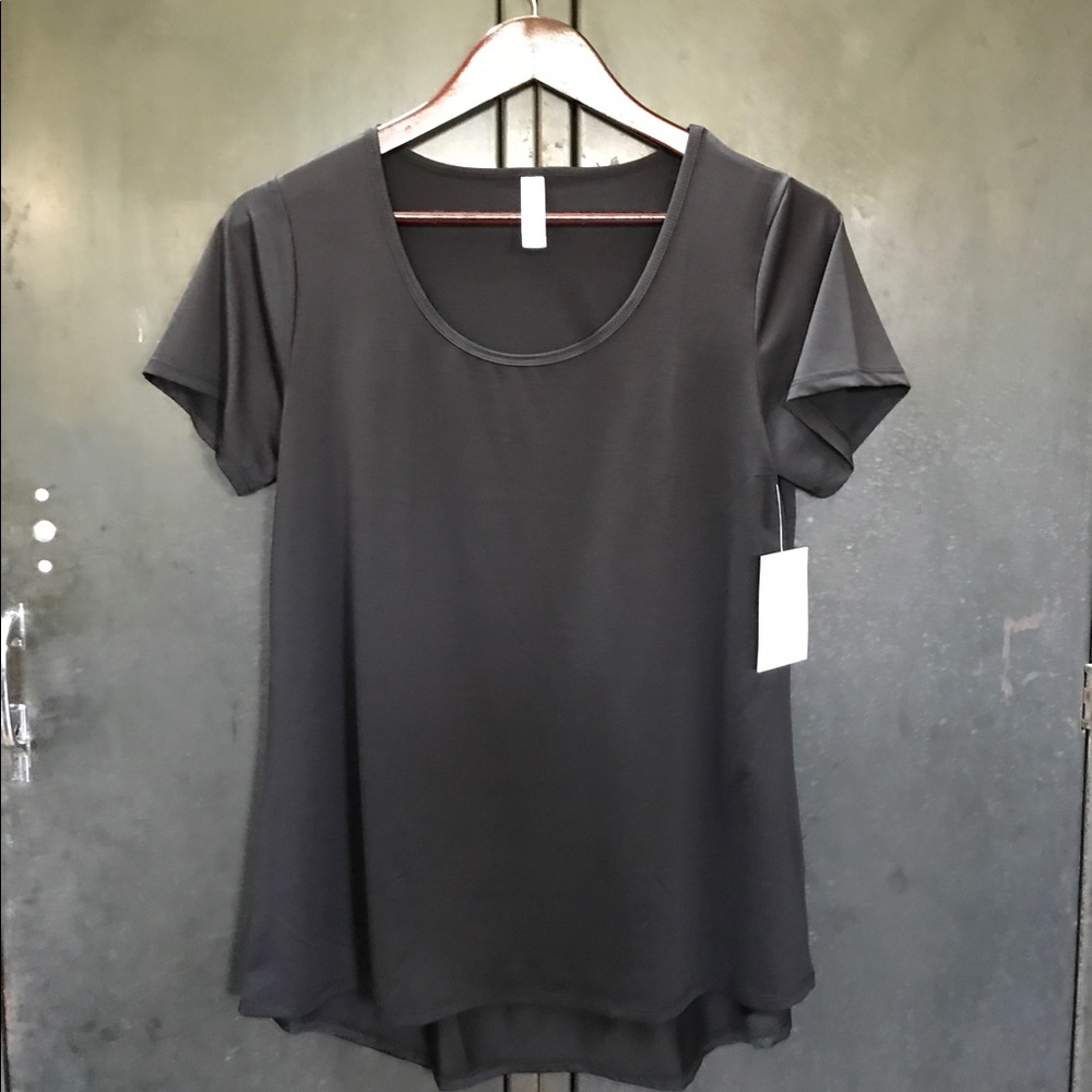 LuLaRoe Classic T in Black!