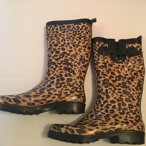 Size 8 leopard print rain boots