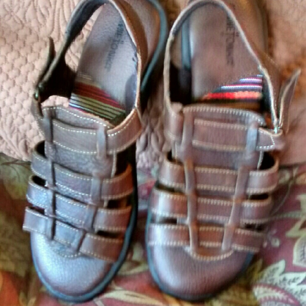 MINNETONKA BROWN 9 SANDALS