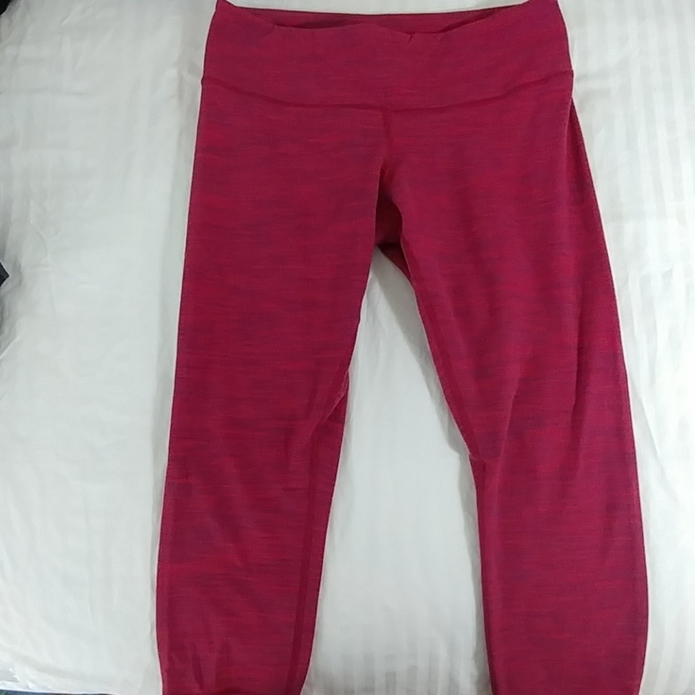 Lululemon - Wunder Under crops- Bumble Berry sz6