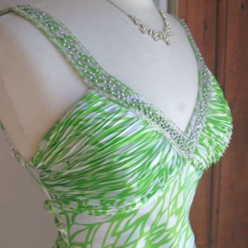 White and green v neck long gown- like new - Picture 5 of 6