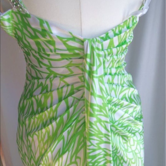White and green v neck long gown- like new - Picture 3 of 6