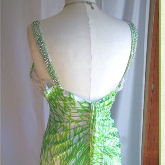 White and green v neck long gown- like new - Picture 6 of 6