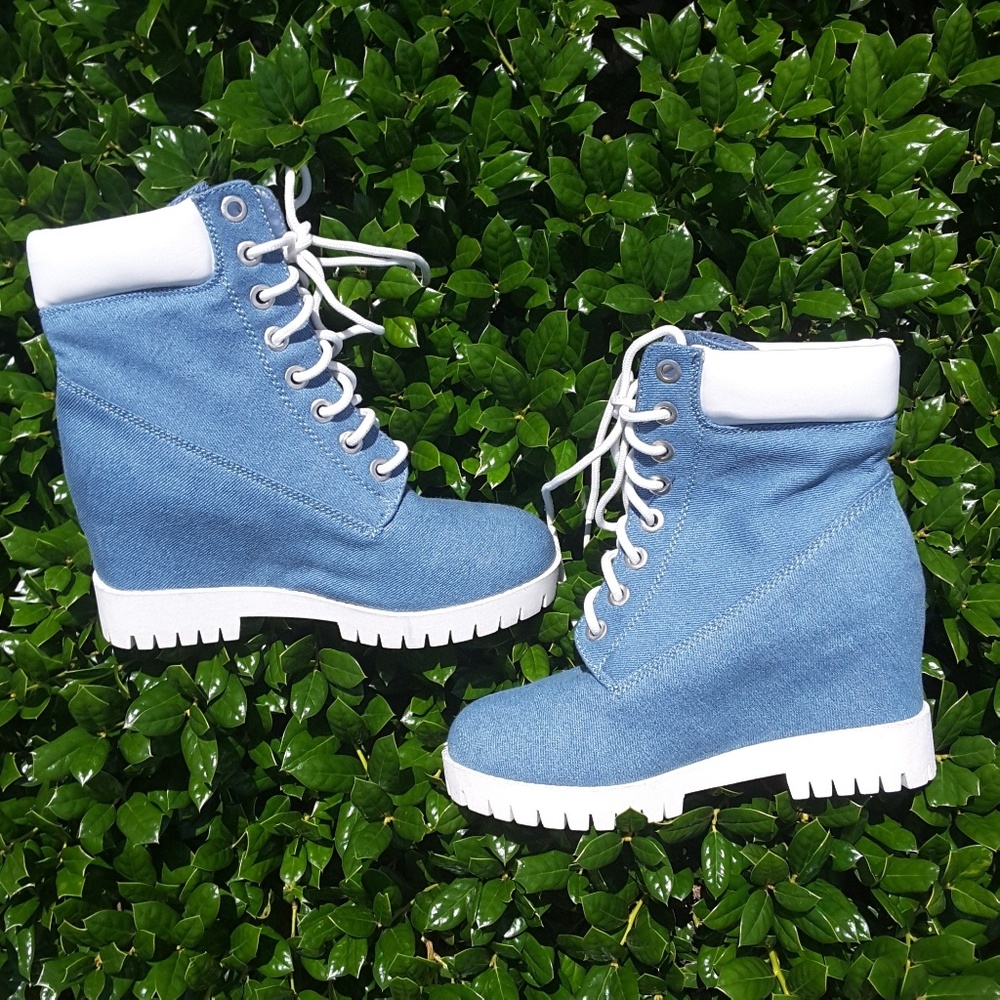 Lace Up Wedged Boots
