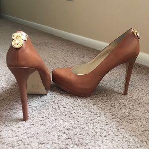 Brand new never worn Michael Kors pumps