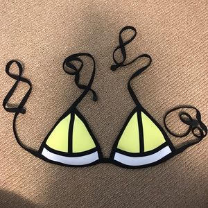 Triangl hello top perfect condition