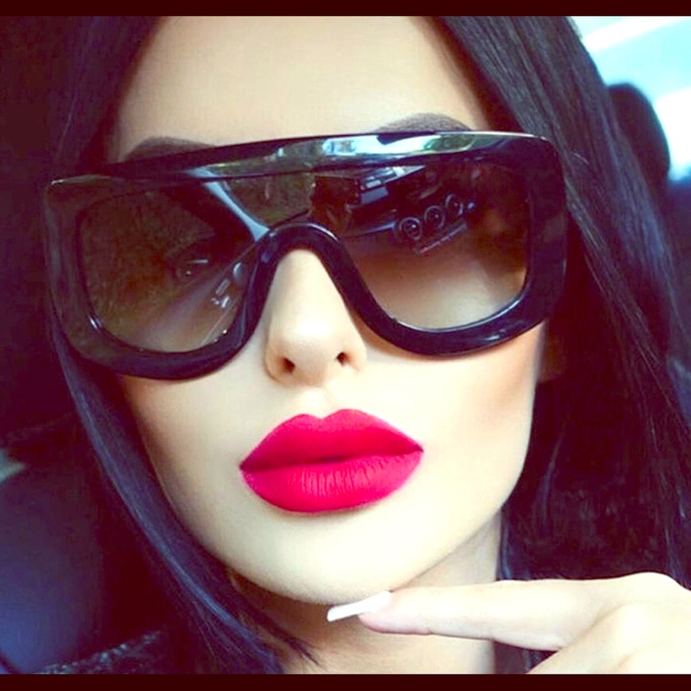 🔥SHOWSTOPPERS🔥HIGH FASHION SUNGLASSES VINTAGE