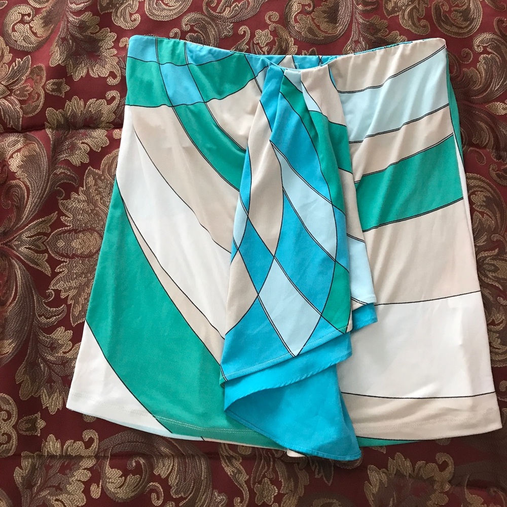 Strapless halter.