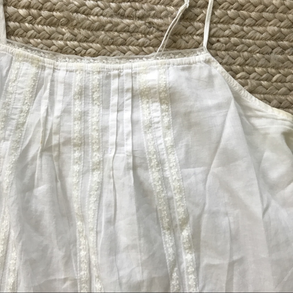 Romantic White Prairie Top! L - Picture 3 of 3