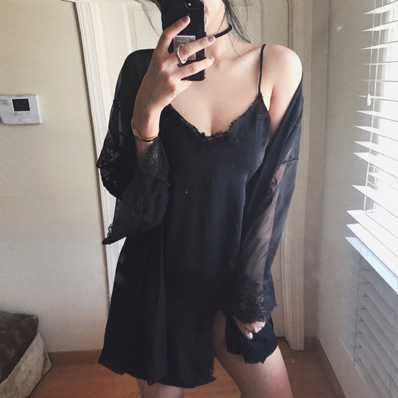 🔴SOLD🔴Out from under silp dress - Picture 3 of 4