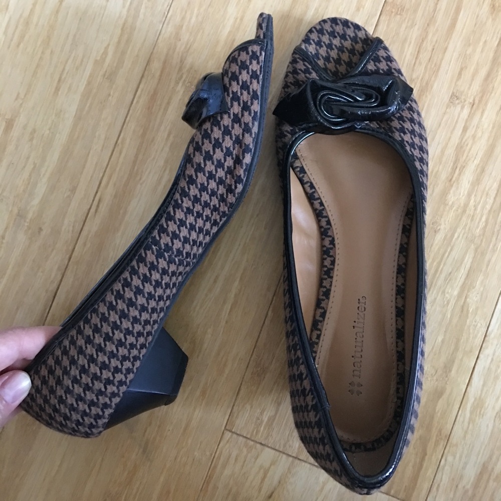 Naturalizer gingham black and brown open toe flats