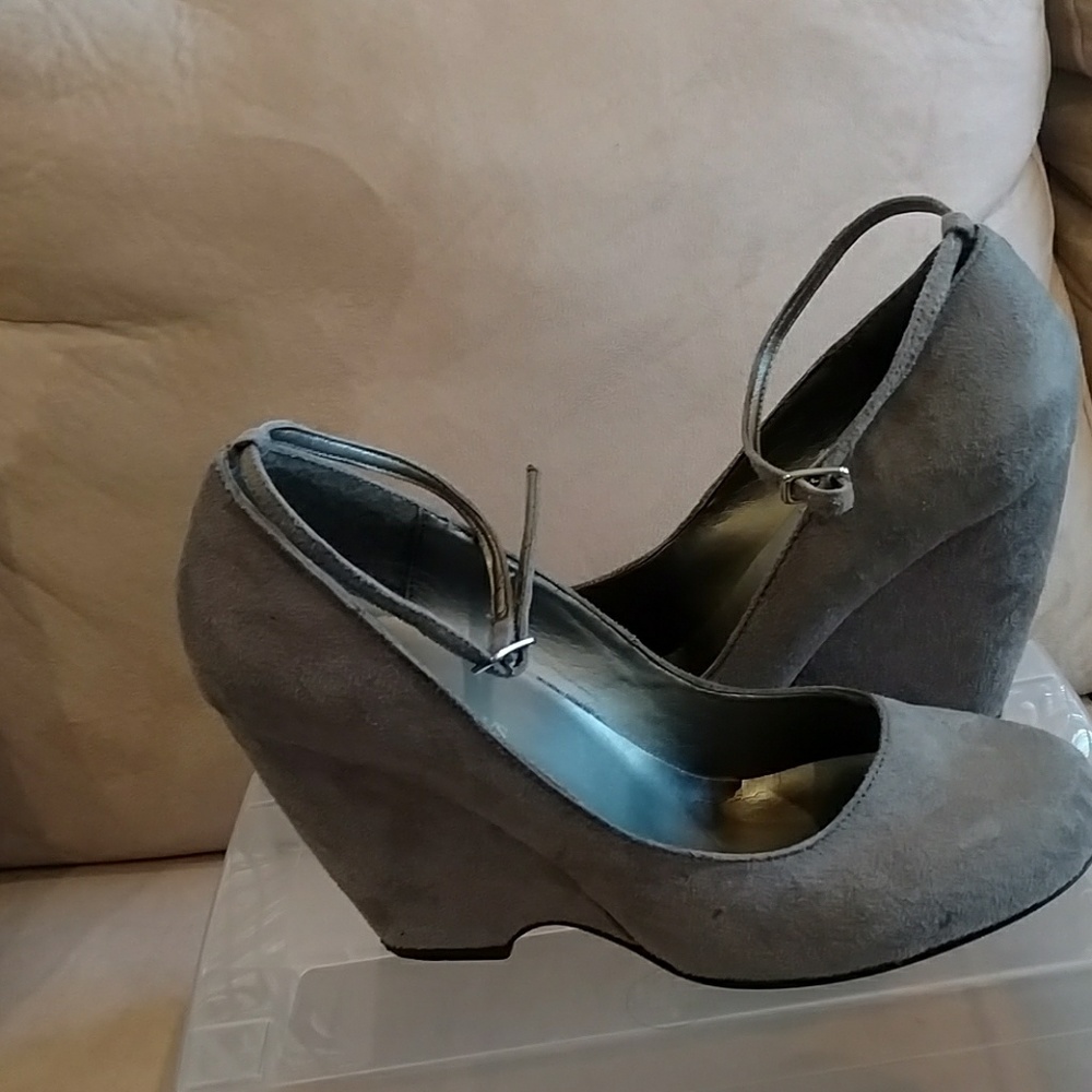 Grey Wedges