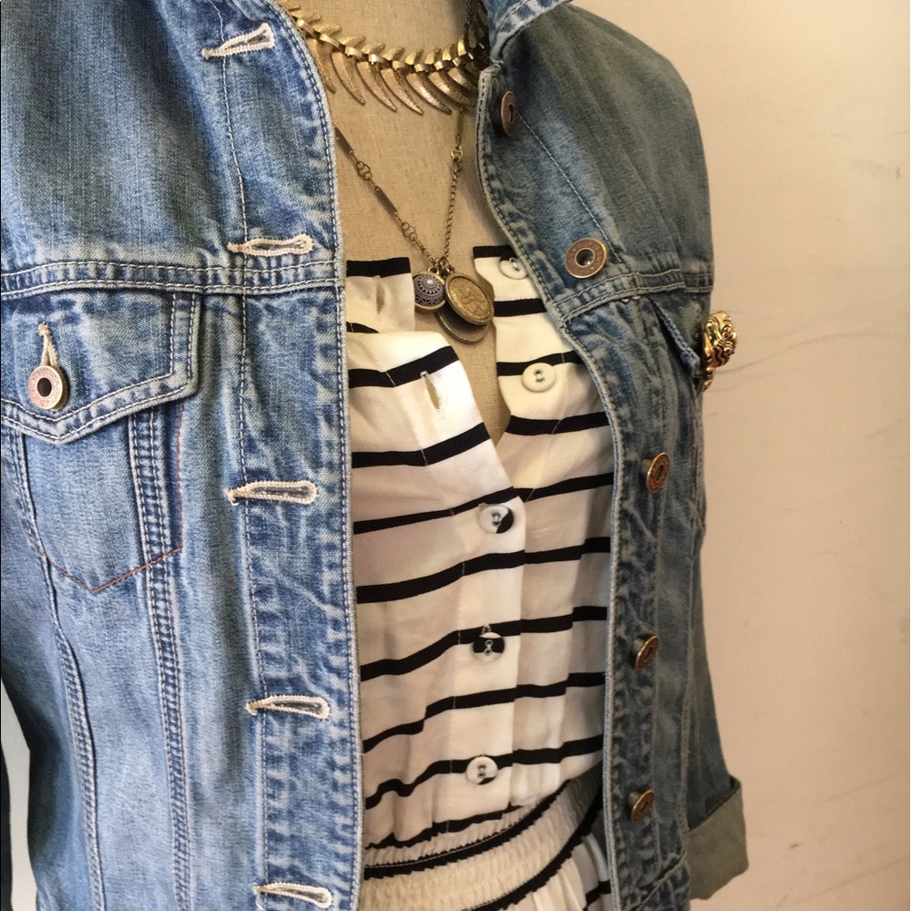 Easy breezy front button down 🌊 - Picture 3 of 4