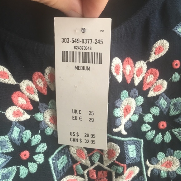 Hollister Embroidered Crop Top - Picture 4 of 4