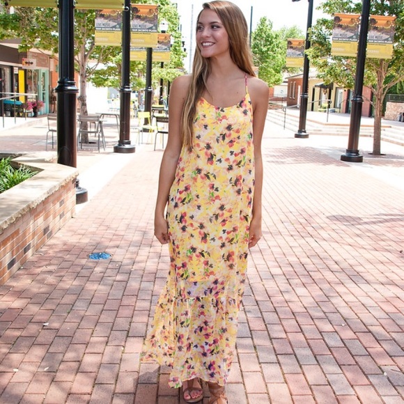 Medium Yellow Maxi dress - Picture 2 of 3