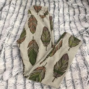 Lularoe girls leggings in feathers
