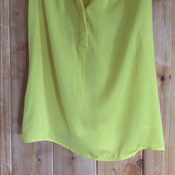 LOFT Sleeve-less buttoned top. - Picture 2 of 4