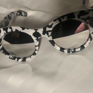 FREE  SHADES WITH EACH PURCHASE 😎