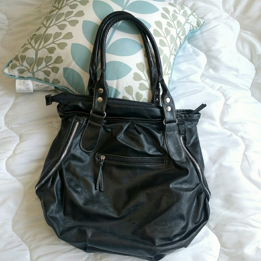 Black Purse - Picture 2 of 8