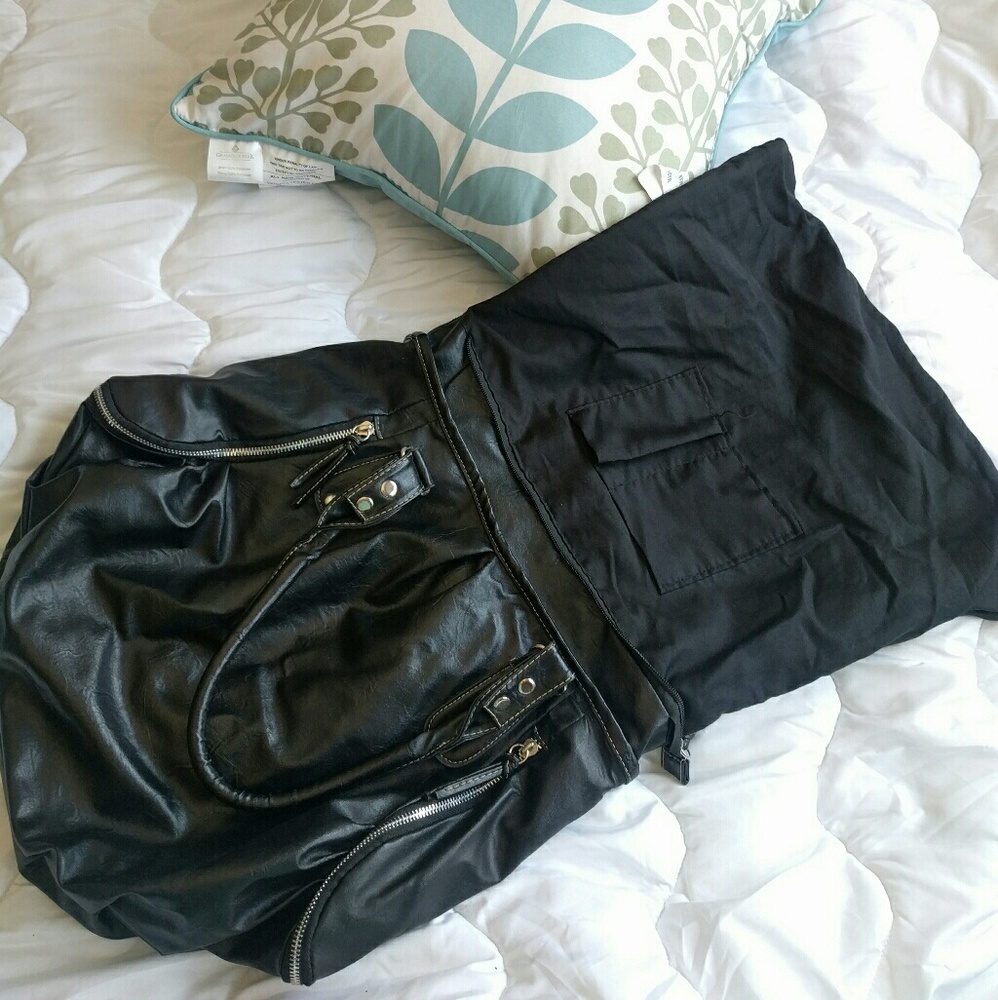 Black Purse - Picture 6 of 8