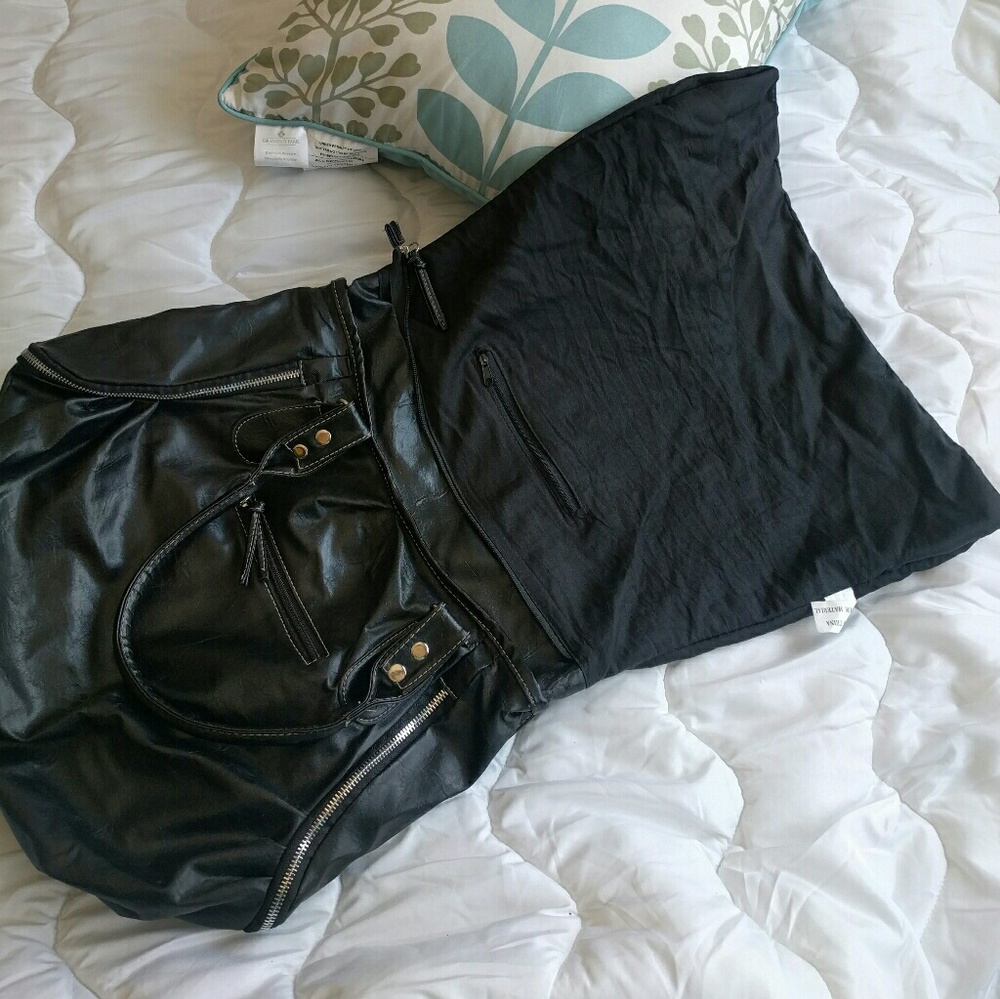 Black Purse - Picture 7 of 8