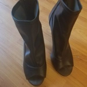 Stretch leather peep toe bootie EUC