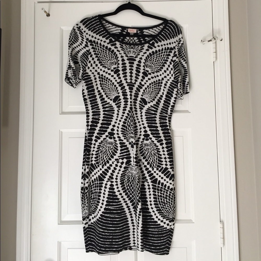 Black and white body con dress